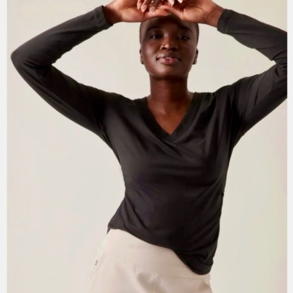 NWT Athleta Outbound V-Neck Top Black